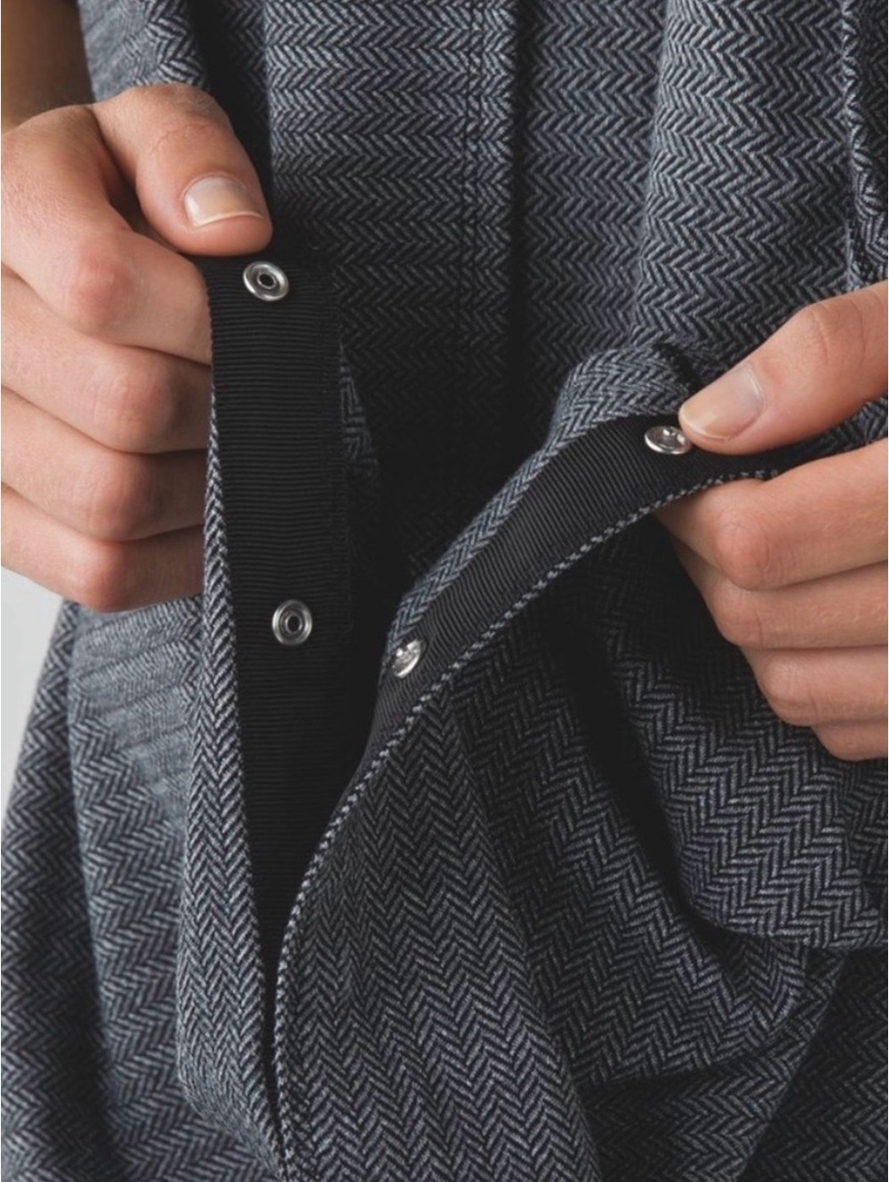 🆕🩶 Lululemon Vinyasa Scarf Herringbone Heathered Slate Grey - Picture 3 of 7